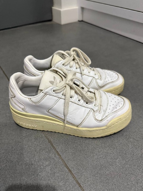 Белые кроссовки Adidas мужские, размер 36⅔ (US 5½) бесплатно