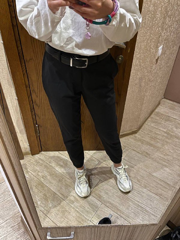 Джинсовая куртка, белая сумка, брюки размер М 3