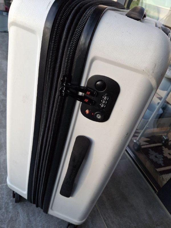 Чемоданы Freedom и It luggage размера М 3