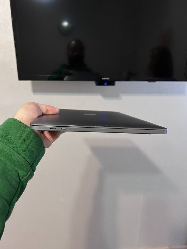 MacBook Pro 2020 16GB 500GB i7 5