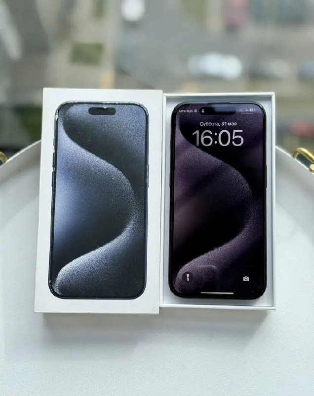 iPhone 15 Pro 256 ГБ с чехлами