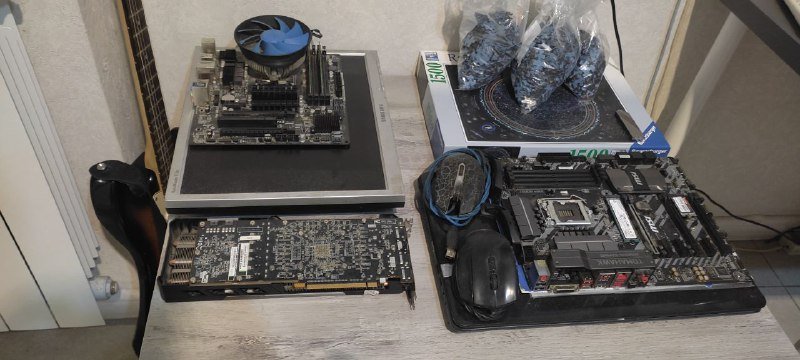 Компоненты компьютера, монитор, гитара, лампа, гриндер, розетка программируемая, мешки 6