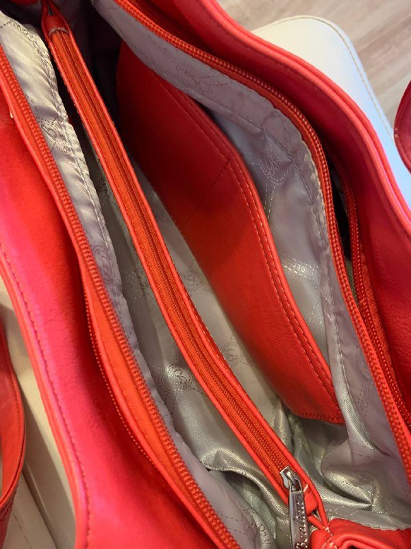 Красная сумка с тремя отделениями и карманами 4