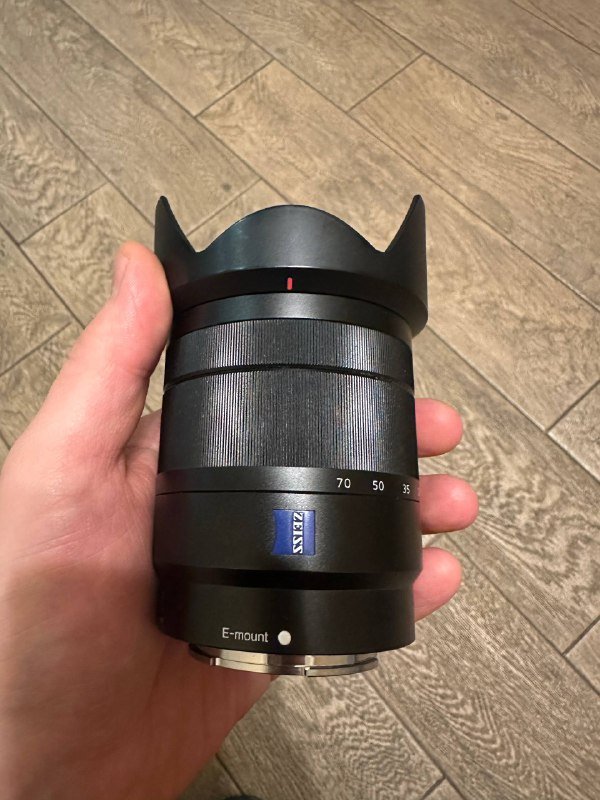 Объектив Sony Zeiss 16-70 mm f/4 ZA OSS с блендой 2