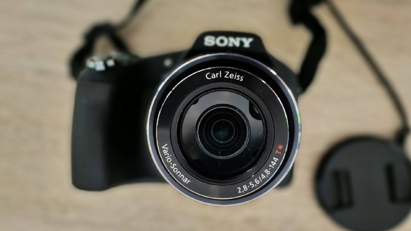 Цифровой фотоаппарат Sony Cybershot DSC-HX100V, ремень, батарейки, SD карта