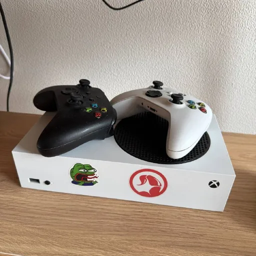 Xbox Series S + 2 gamepads