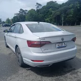 Volkswagen Jetta SEL Premium 2