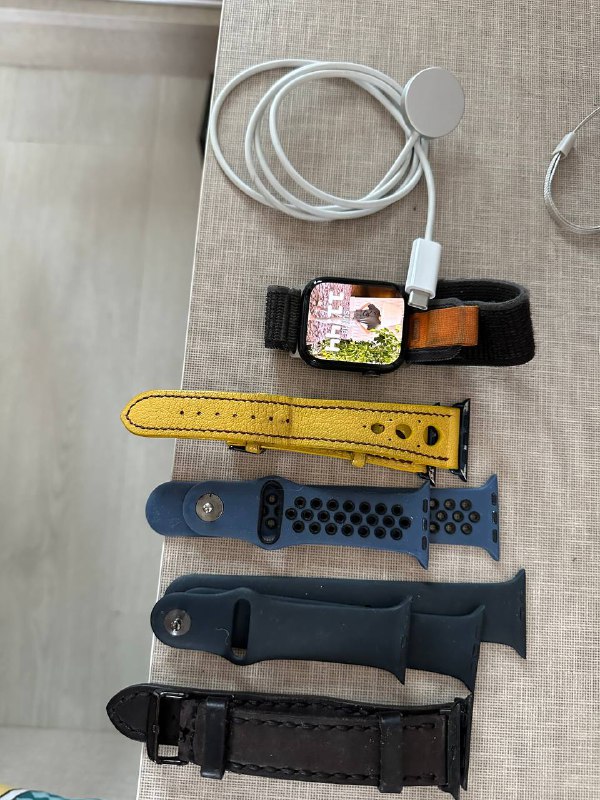 Рубашка Reserved, рубашка Zara, кофта Nike, ремешки Apple Watch 4