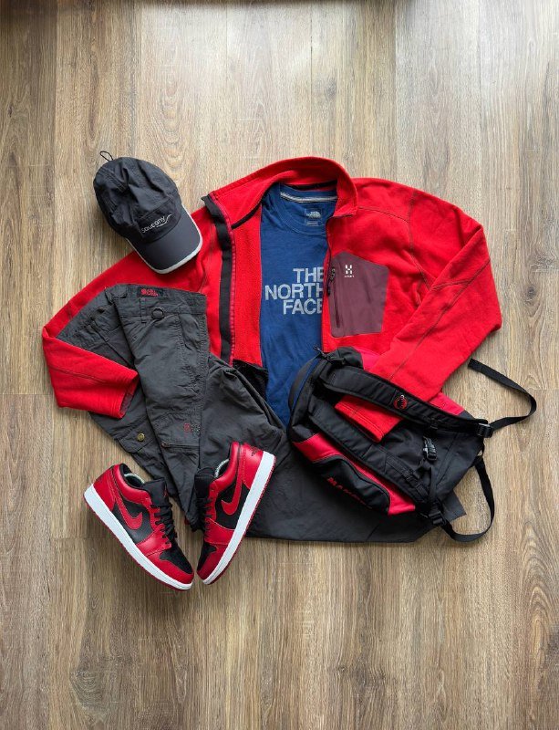 Лонгслив The North Face, софтшел Haglofs, штаны Fjällräven, кепка Saucony, рюкзак Mammut, кроссовки Nike Air Jordan 1 Low