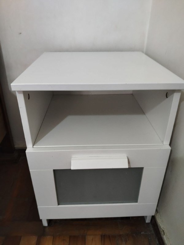 Прикроватная тумбочка