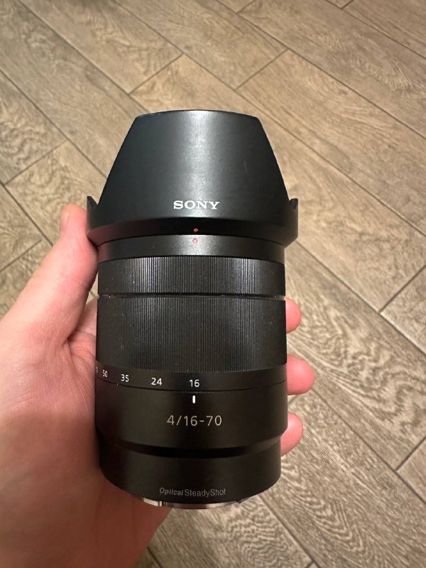 Объектив Sony Zeiss 16-70 mm f/4 ZA OSS с блендой