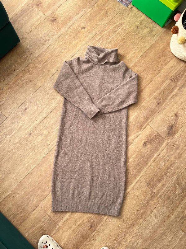 Юбка шифоновая, Платье из вискозы H&M, Джинсовая рубашка H&M, Рубашка-пальто H&M, Джемпер Le Petit Bateau, Вельветовая куртка Ostin, Платье из фланели для кормящих, Толстовка Pull&Bear, Шерстяное платье Uniqlo, Фланелевое платье для кормящих 9