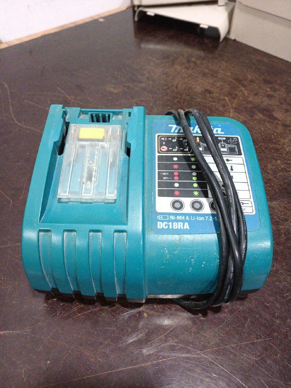 Зарядка Makita DC18RA, лазерный уровень, холодильник минибар