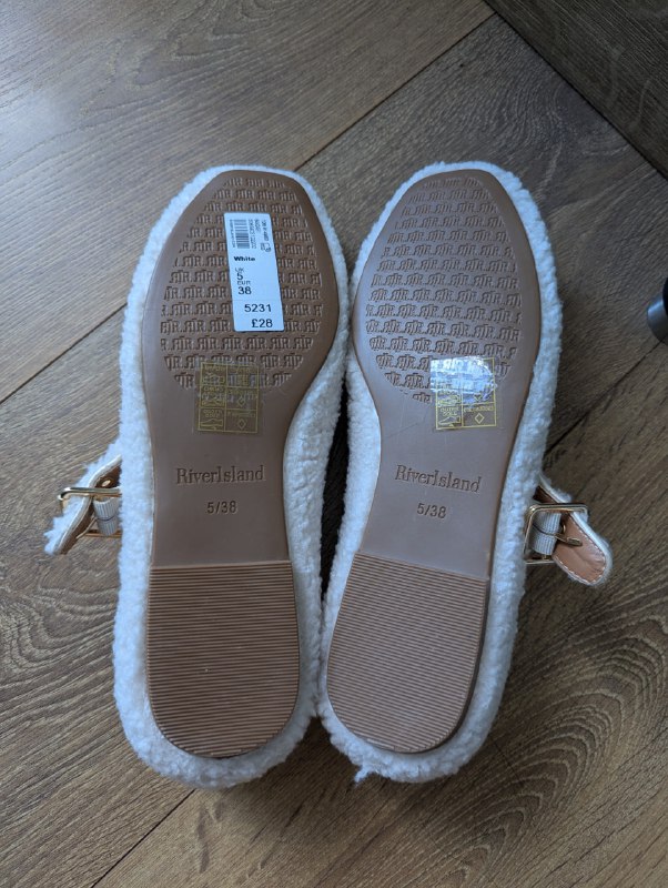 Балетки Мэри Джейн River Island, UGG, Ботинки Buffalo для дождя 3