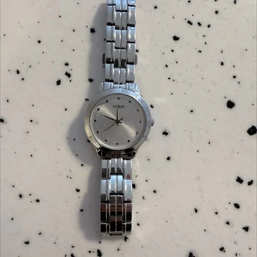 Женские часы Guess