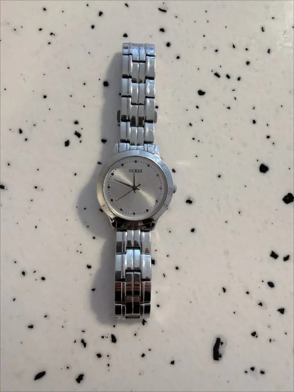 Женские часы Guess