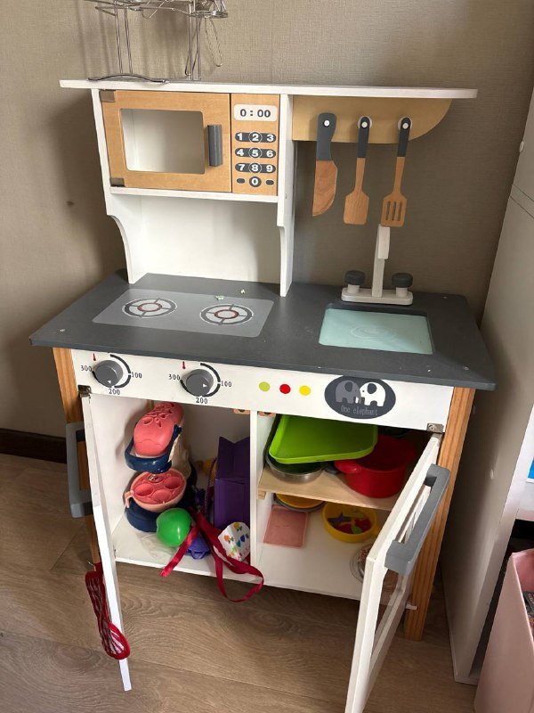 Детская деревянная кухня