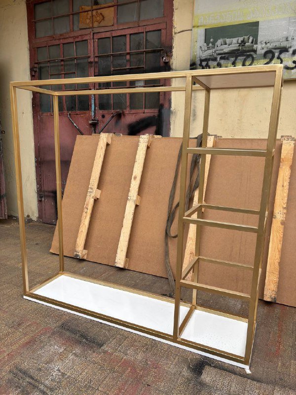 Вешалка с полками