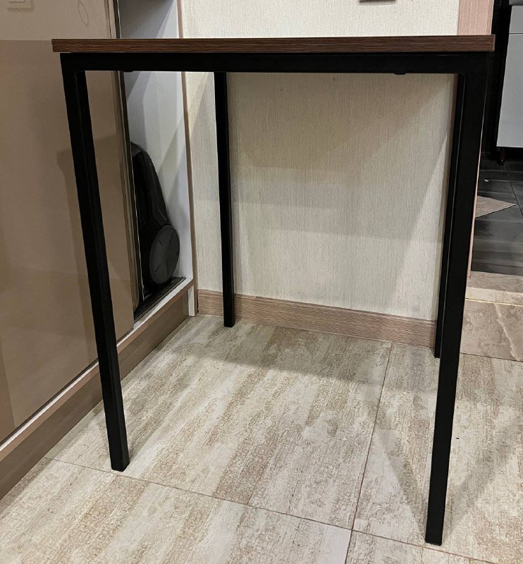 Стол рабочий для учебы 60х60 см