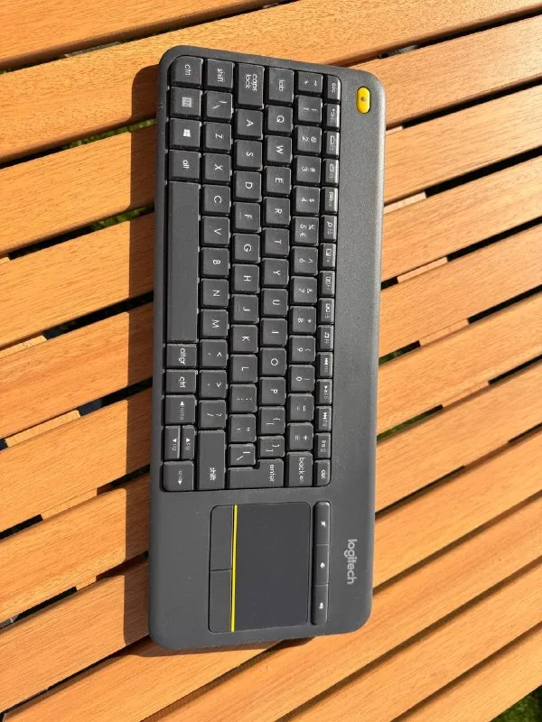 Клавиатура LOGITECH K400 PLUS с тач-падом 1