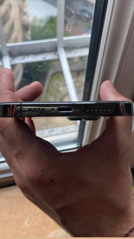 iPhone 12 Pro Max 256 GB с чехлом 2