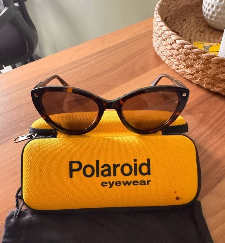 3D-маска для сна, Кепка с вышивкой, Очки Polaroid, Рюкзаки, Сумки, Джинсы, Бюстье, Футболка, Брюки, Юбка, Худи, Трекинговые кроссовки, Конверсы, Шлепки CROCS