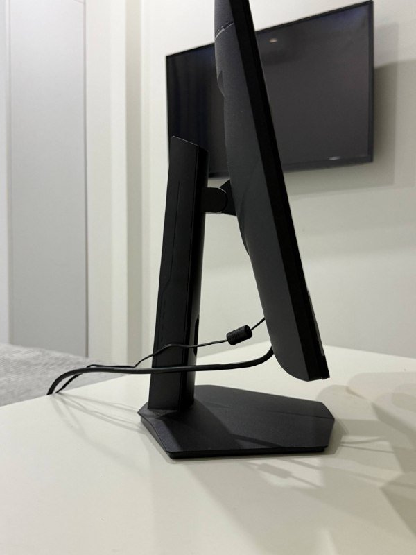 Мониторы MSI G244F E2, AOC I2281FWH, мышь Razer DeathAdder V3 2