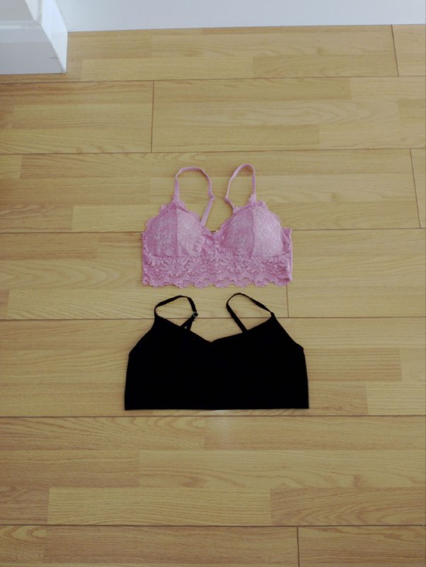 Топ H&M, брюки холографик, толстовка C&A, шорты бордовые 5