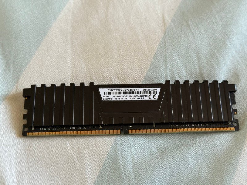 Оперативная память DDR4 16 Гб 2400 MHz 2
