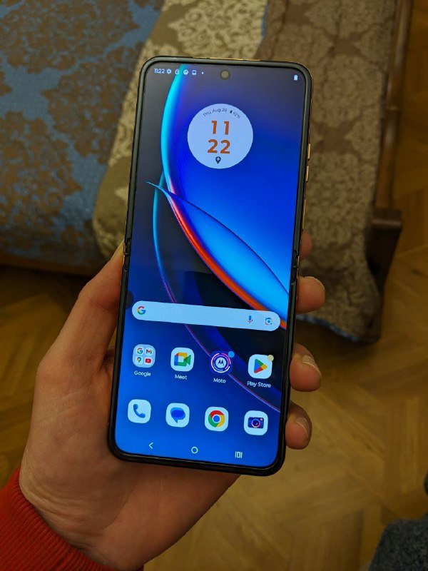 Motorola RAZR Plus 2023 раскладушка 2
