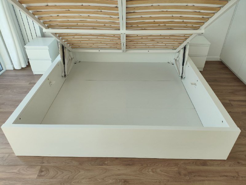 Кровать с подъемным механизмом, матрас, две тумбочки 2