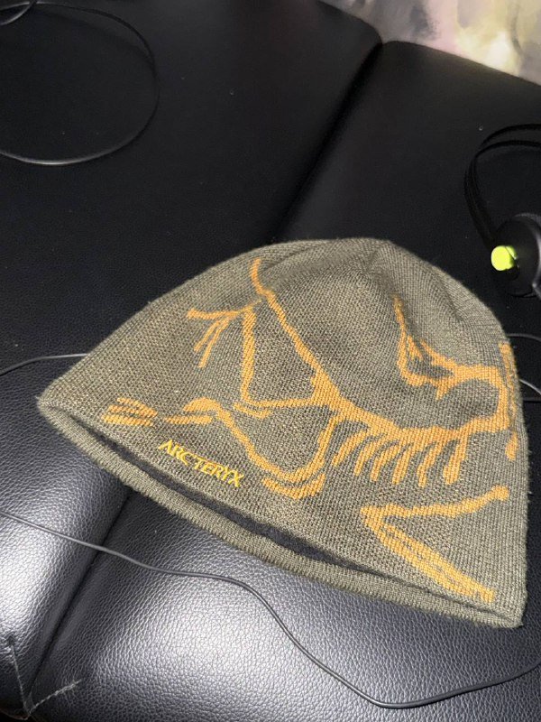 Unisex Bird Head Toque Green