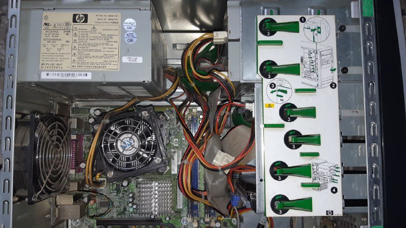 Старый компьютер Pentium 4 с играми 5