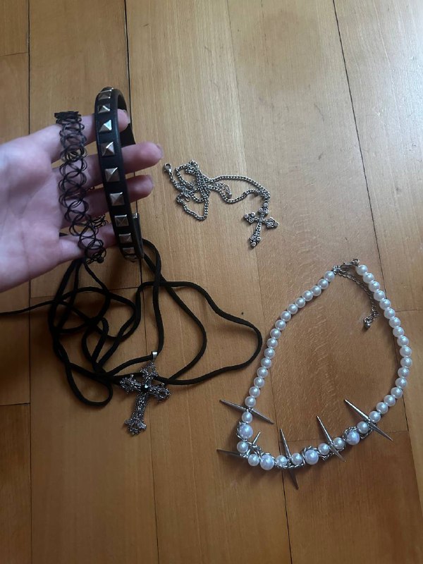 джинсы чёрные, майки, кофты, штаны летние, платье, топ, подвески на шею 10