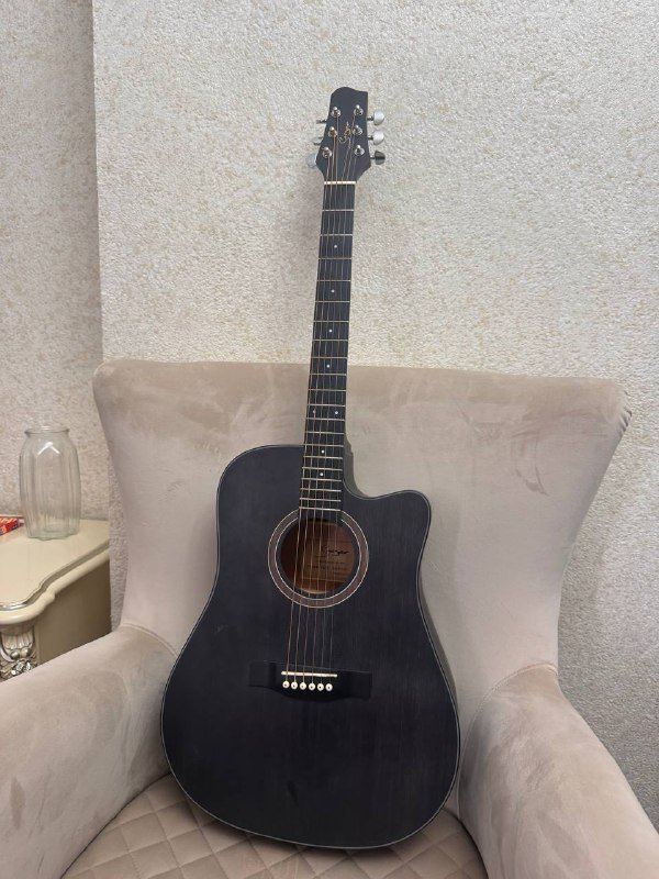 Гитара с чехлом и тюнером