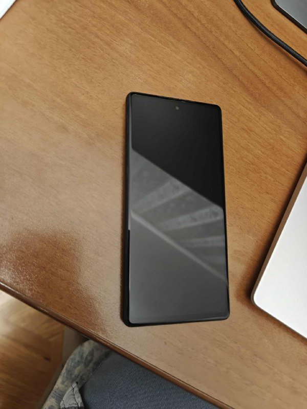 Google Pixel 6A с зарядкой и силиконовым чехлом 2