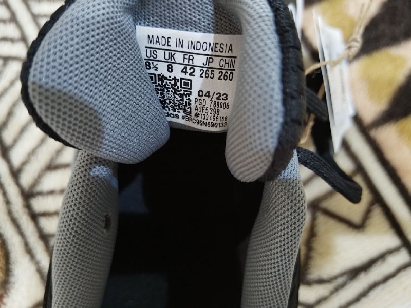 Кроссовки Adidas, тренировочные трусы 3