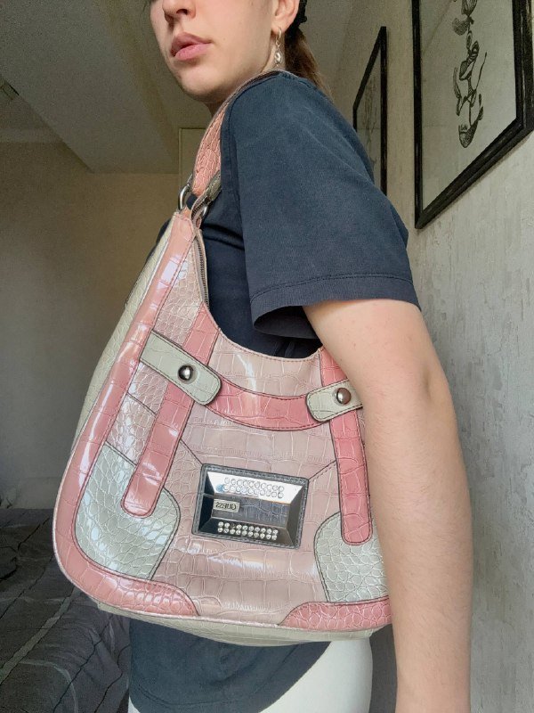 Сумочка Guess оригинал средний размер