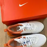 Лоферы Tommy Hilfiger, кроссовки Nike Air Max 9