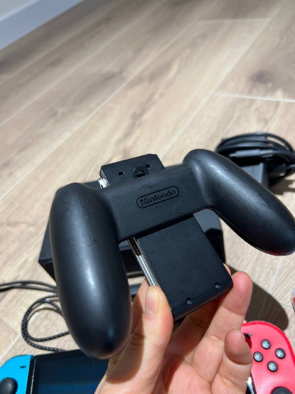 Nintendo Switch OLED Red/Blue с игрой Minecraft 7