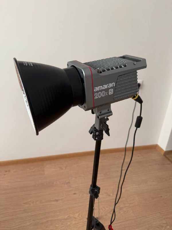 Amaran 200x S + Light Dome II 5