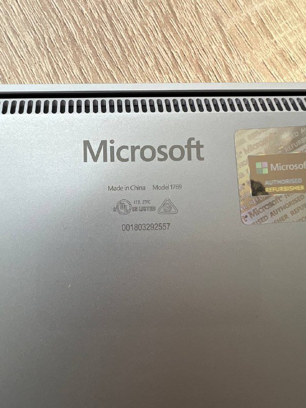 Microsoft Surface Laptop 2 4