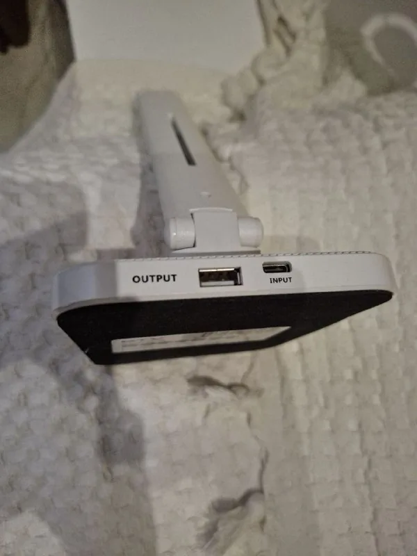 Лампа с регулировкой света и зарядкой USB 1