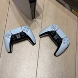 PlayStation 5 Slim, два джойстика 3