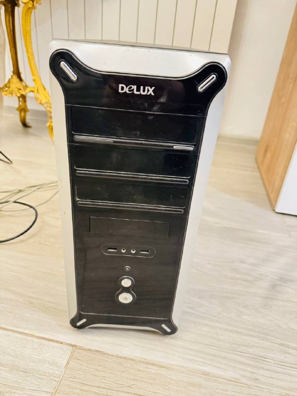 Монитор Samsung, клавиатура, динамики, мышка