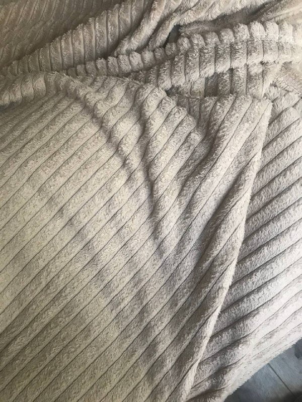 Вазы, плед, домашние декоративные предметы