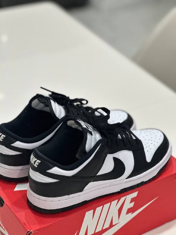 Кроссовки Nike оригинал размер 40