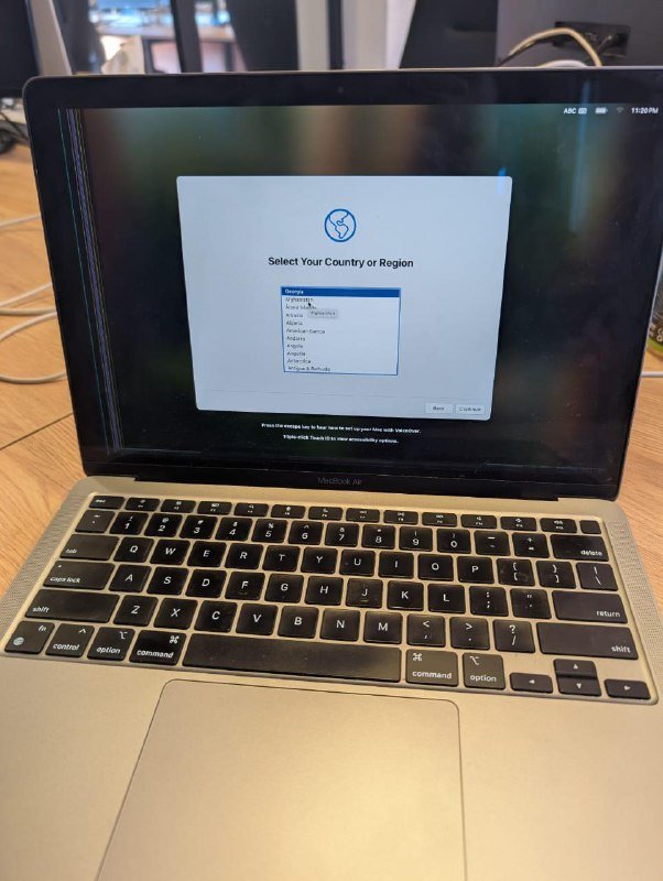 Apple M1 Air 8 core, RAM 8GB, SSD 256GB 2