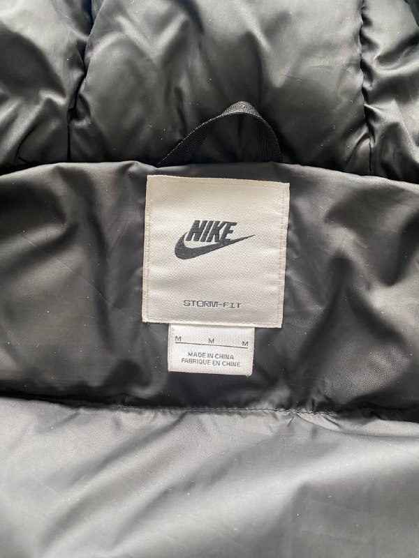 Черная куртка Nike с натуральным пухом, размер М 4