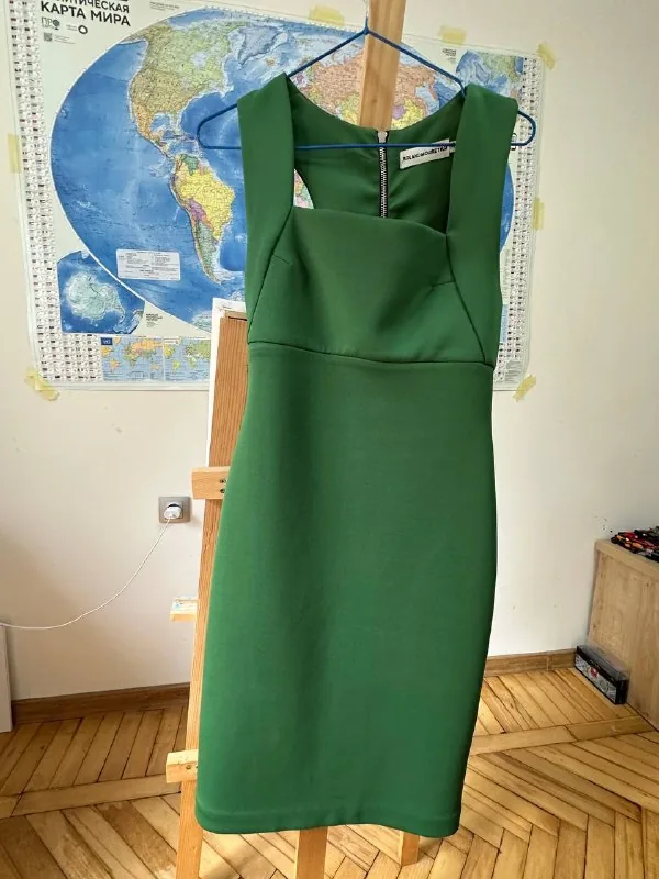 Зеленое, розовое и черное платья 1